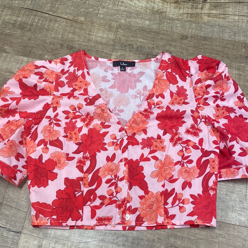Lulus floral crop